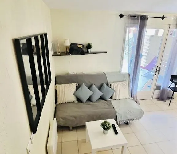 Marina Sur L'ile Des Pecheurs Avec Complexe Aquatique Nyaraló *